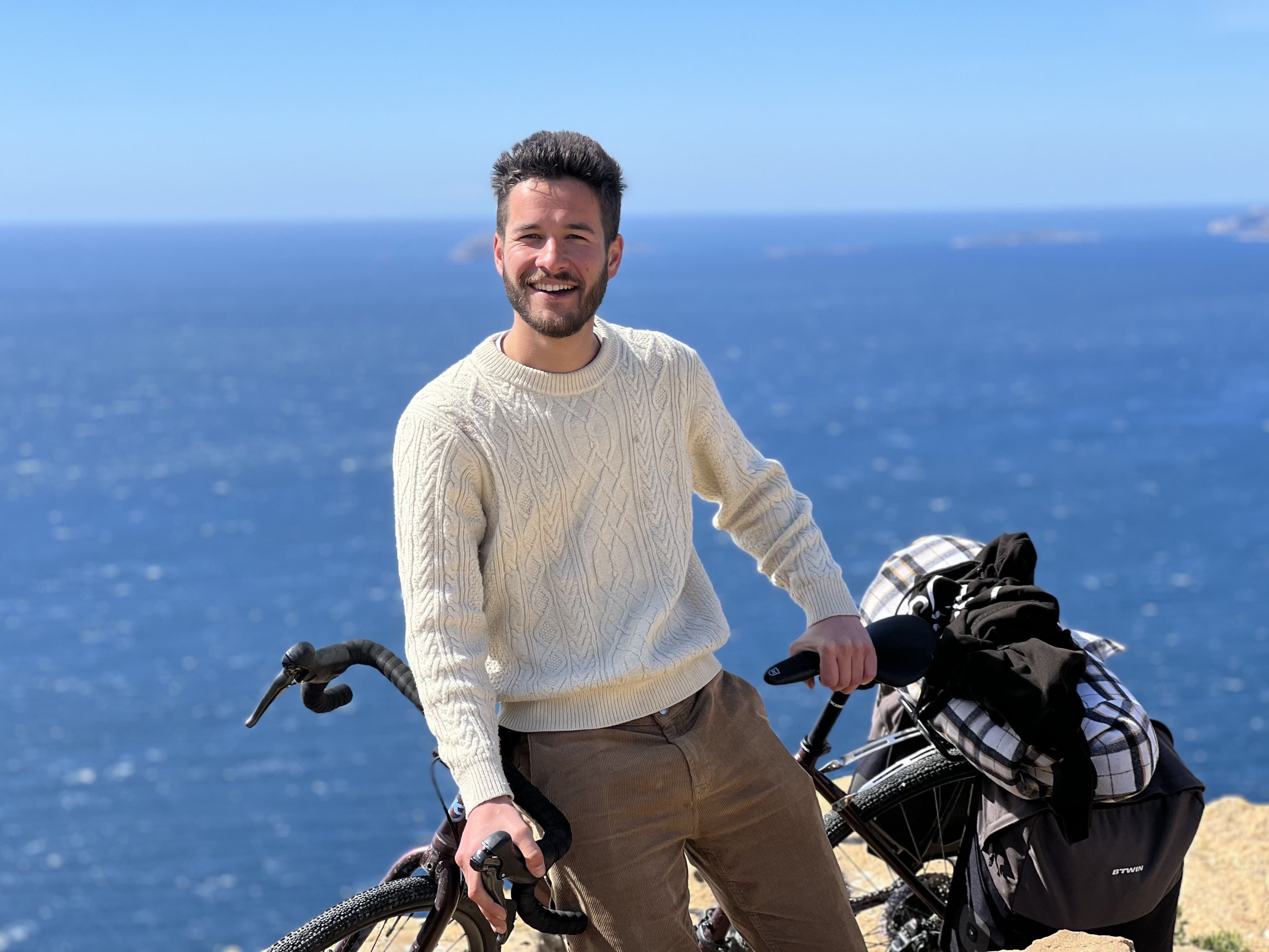 Emmanuel Brault, cofondateur d'Hexplo : Pour que l'émoji voyage soit enfin <green> un vélo </green> !