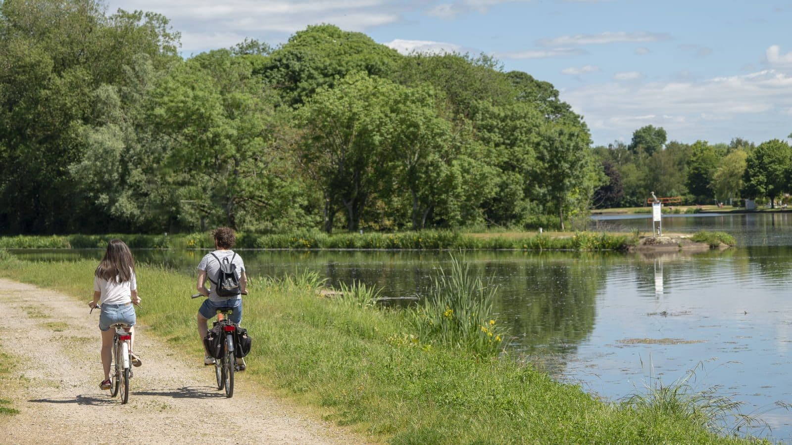 Le canal du Nivernais à vélo en famille : itinéraire, étapes et conseils