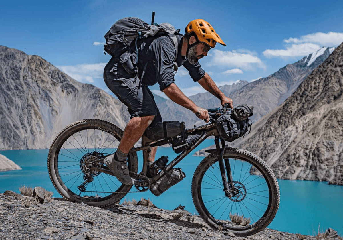« Le lien humain est au cœur de mes aventures » : Cédric Tassan, réalisateur et explorateur à vélo
